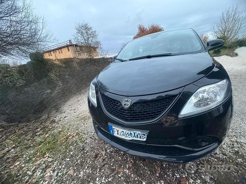 Nero Usata 2019 Lancia Ypsilon Due volumi | 10.500 € - Immagine 1/4