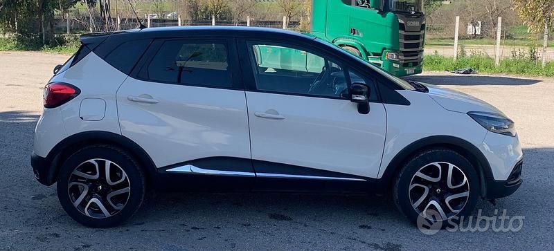 Usata Renault Captur 90 CV (66 kW) 2015 Beige SUV