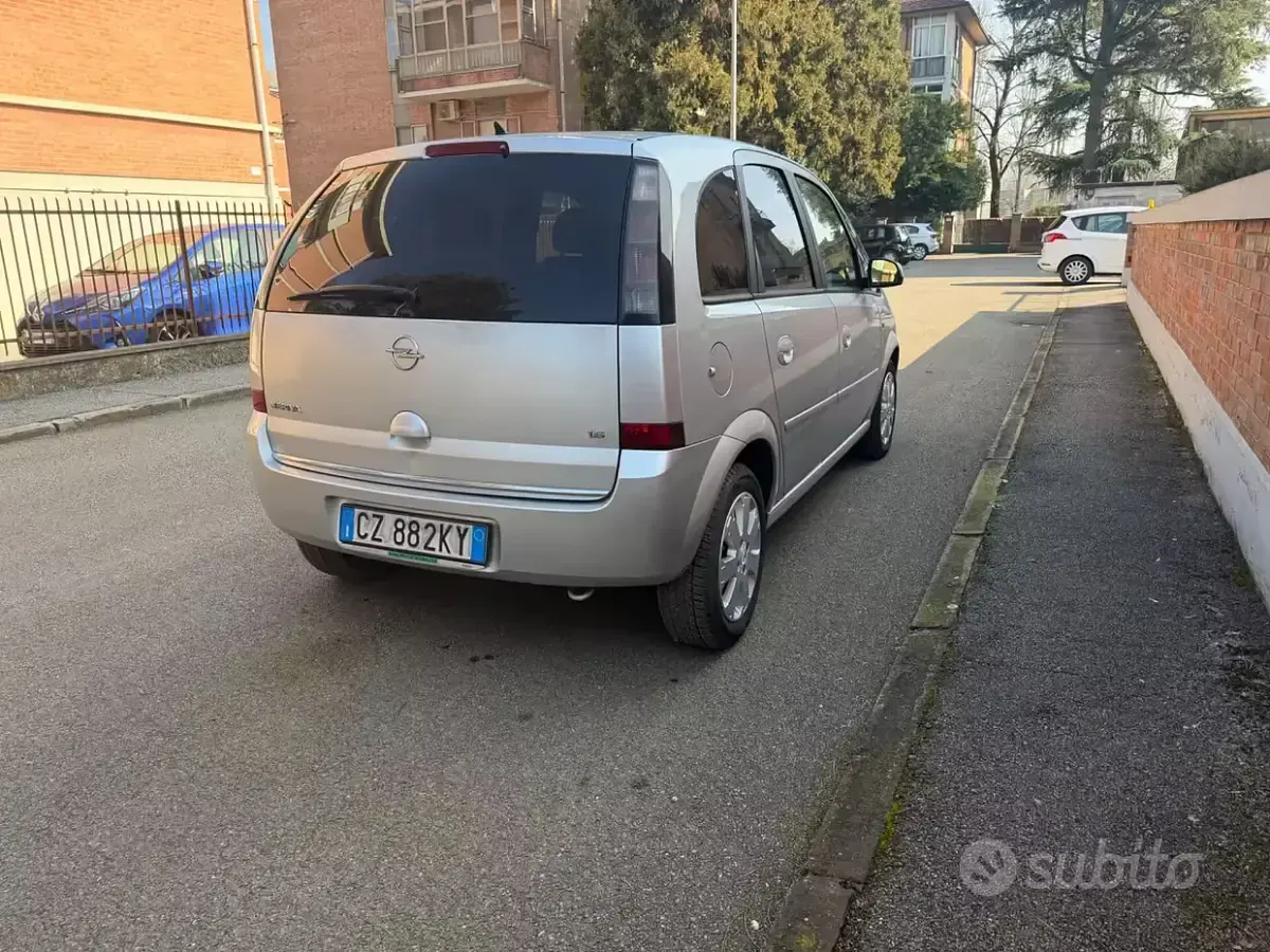 Usata Opel Meriva Cosmo 105 CV (77 kW) 2006 Grigio Monovolume