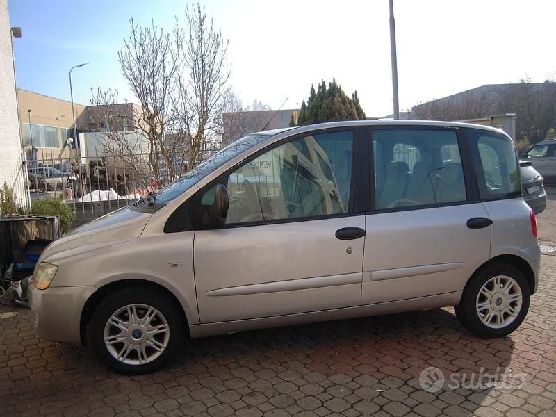 Usata Fiat Multipla Dynamic 115 CV (84 kW) 2005 Grigio Monovolume