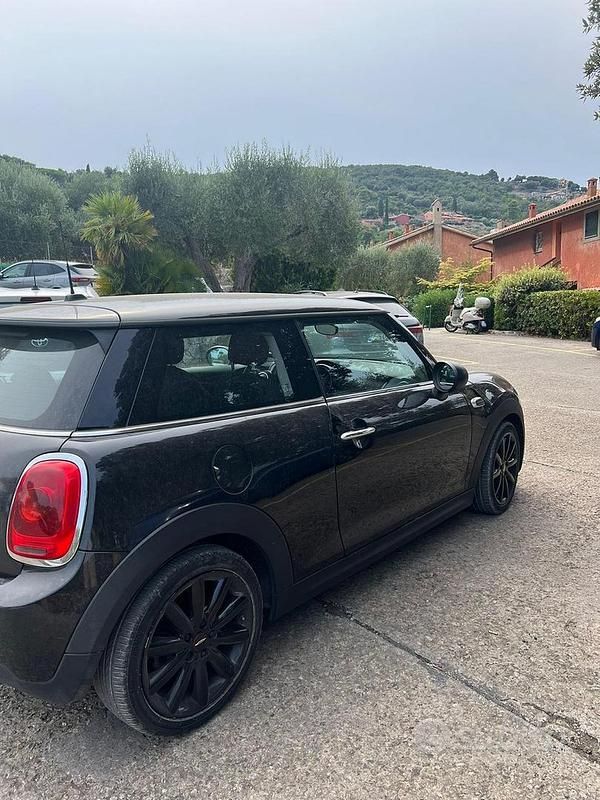 Usata Mini ONE 75 CV (55 kW) 2016 Nero Utilitaria