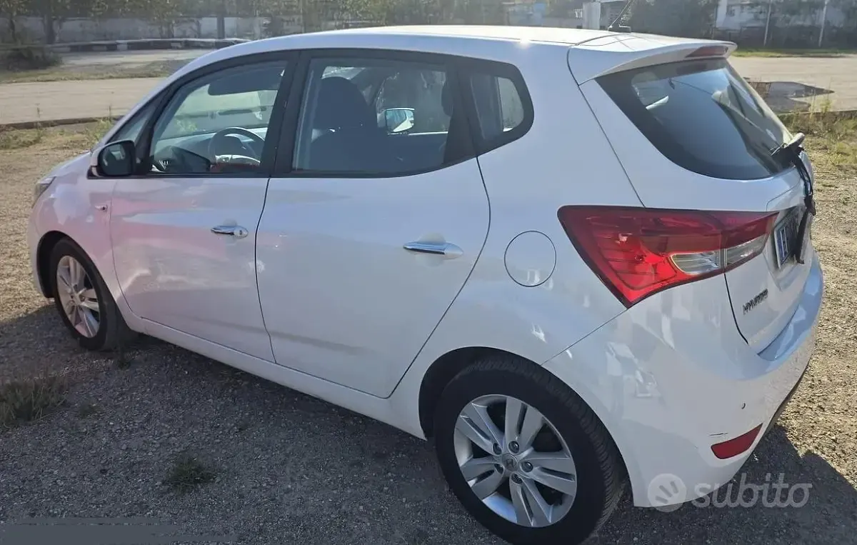 Usata Hyundai ix20 77 CV (56 kW) 2011 Bianco Utilitaria