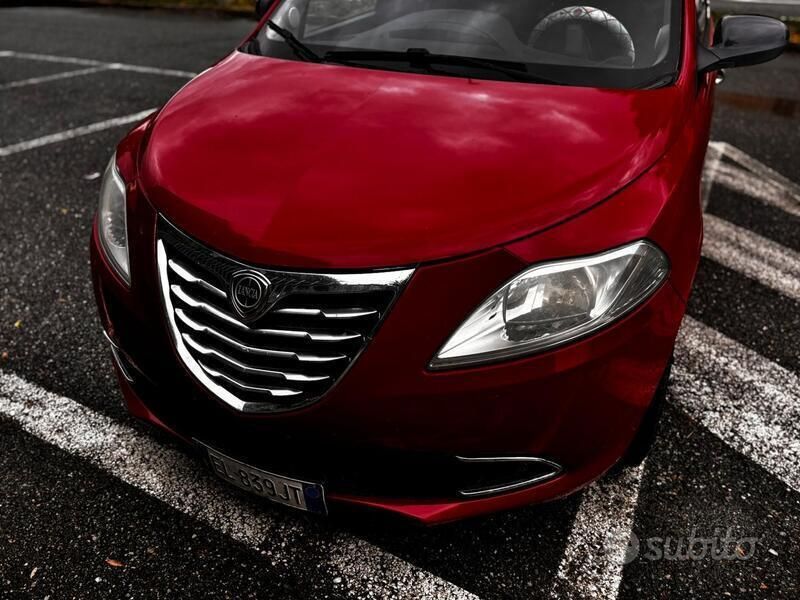 Usata Lancia Ypsilon 69 CV (50 kW) 2012 Rosso Utilitaria