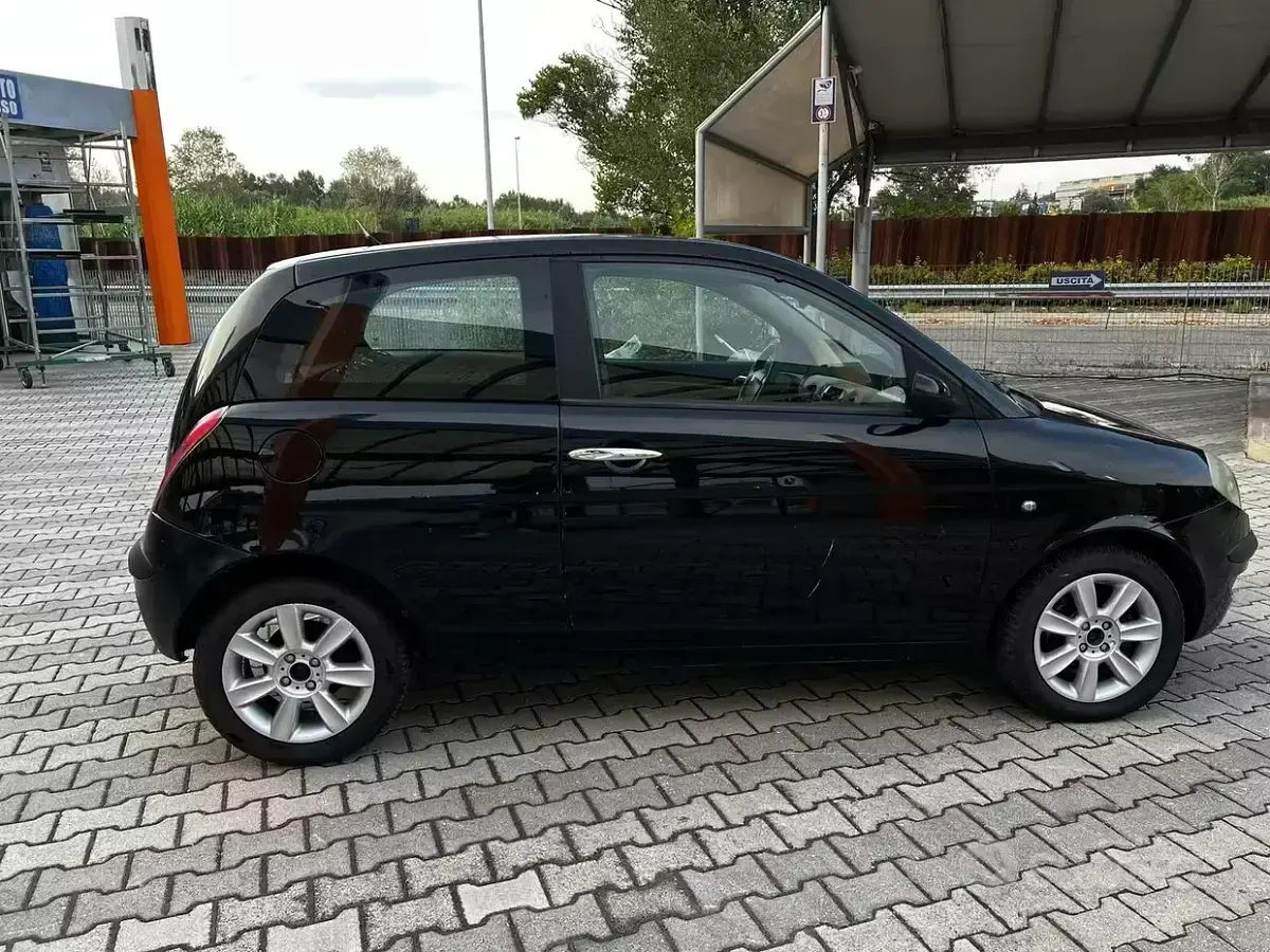 Usata Lancia Ypsilon 69 CV (50 kW) 2006 Nero Utilitaria