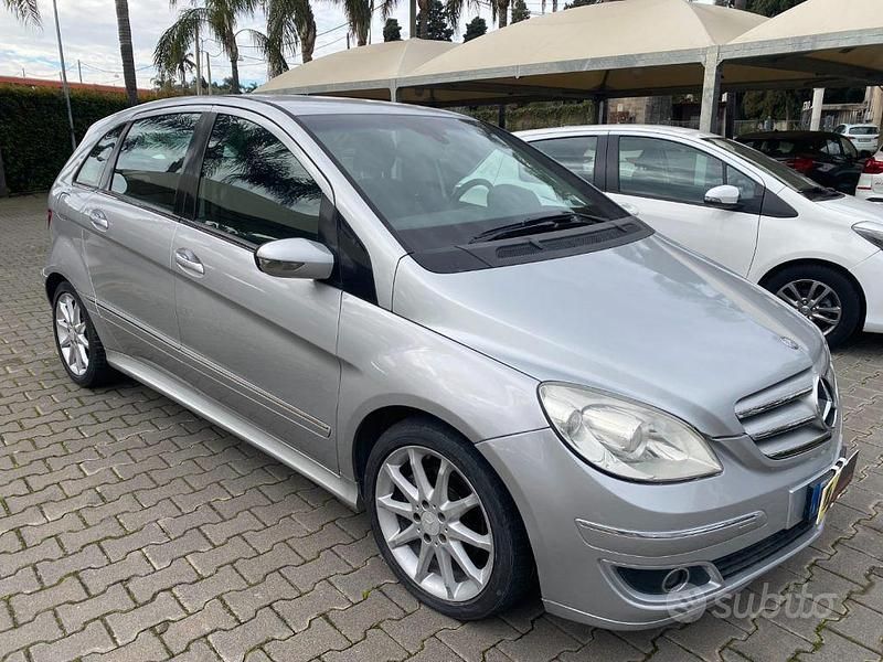 Usata Mercedes B180 109 CV (80 kW) 2008 Grigio Monovolume