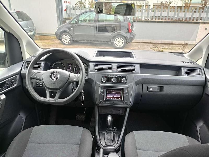 Begagnad VW Caddy 102 HK (75 kW) 2019 Vit Minibuss
