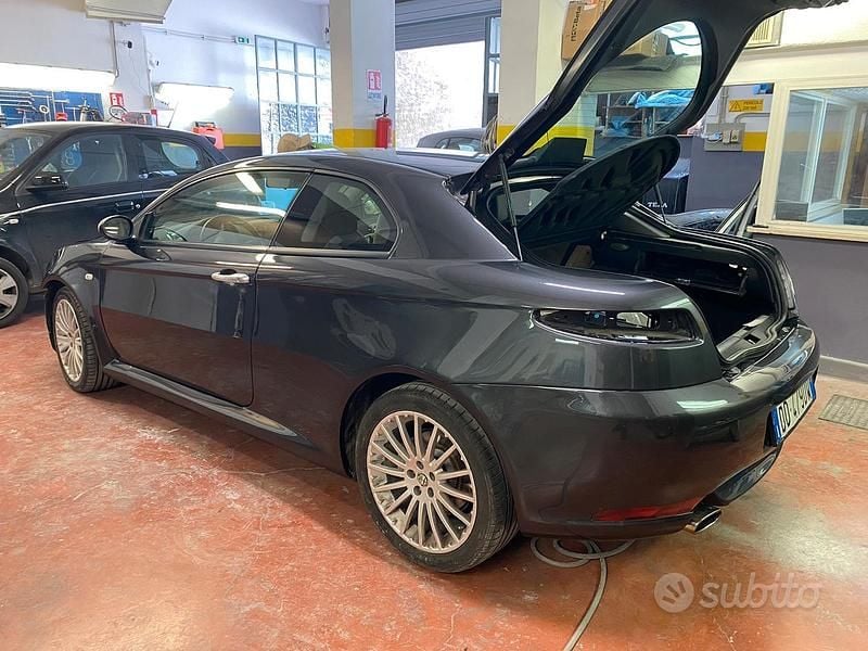 Occasion Alfa Romeo GT 166 ch (122 kW) 2006 Gris Coupé