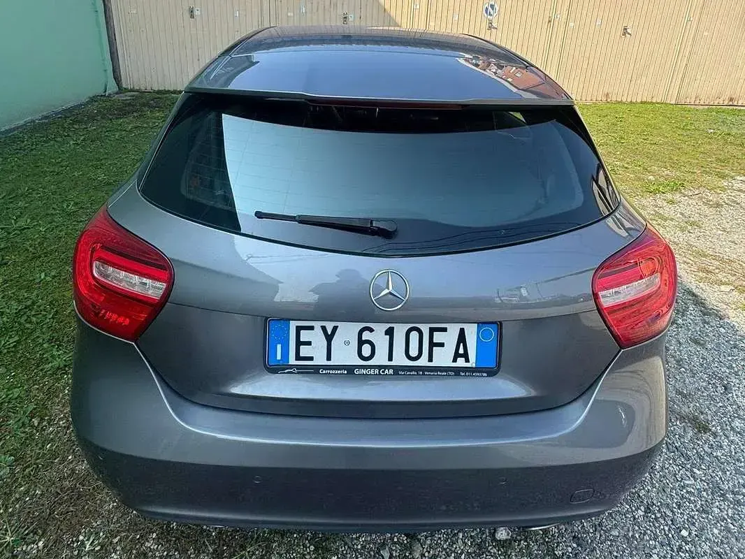 Usata Mercedes A180 122 CV (89 kW) 2013 Grigio Utilitaria