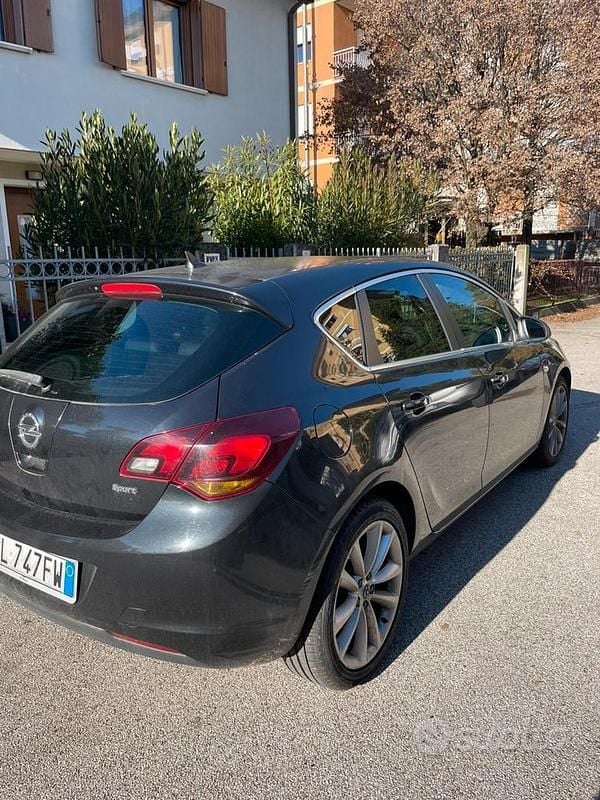 Occasion Opel Astra 101 ch (74 kW) 2012 Noir Berline