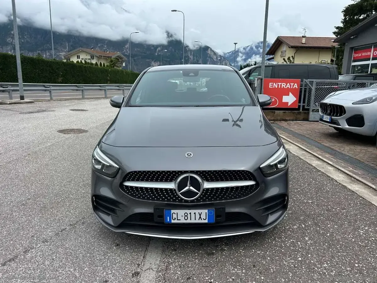 Usata Mercedes B180 Premium 116 CV (85 kW) 2022 Grigio Utilitaria