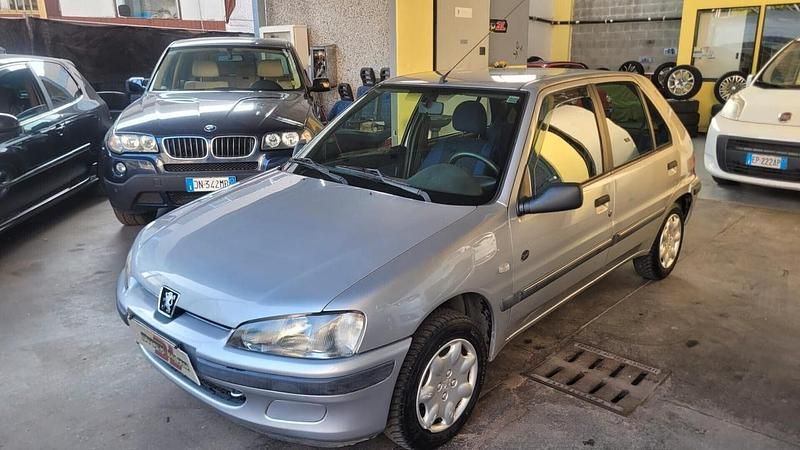 Usata Peugeot 106 50 CV (36 kW) 2000 Argento Utilitaria