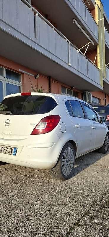 Usata Opel Corsa Edition 95 CV (69 kW) 2013 Berlina