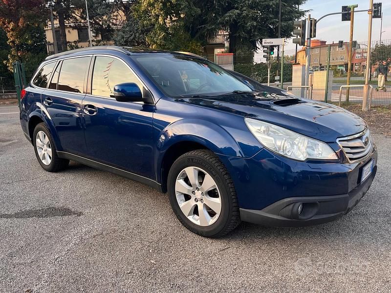 Usata Subaru Outback Exclusive+ 149 CV (109 kW) 2013 Blu Station wagon