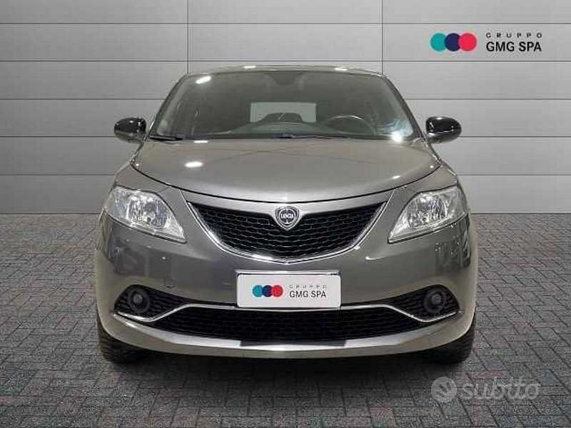 Usata Lancia Ypsilon Gold 69 CV (50 kW) 2017 Grigio Utilitaria