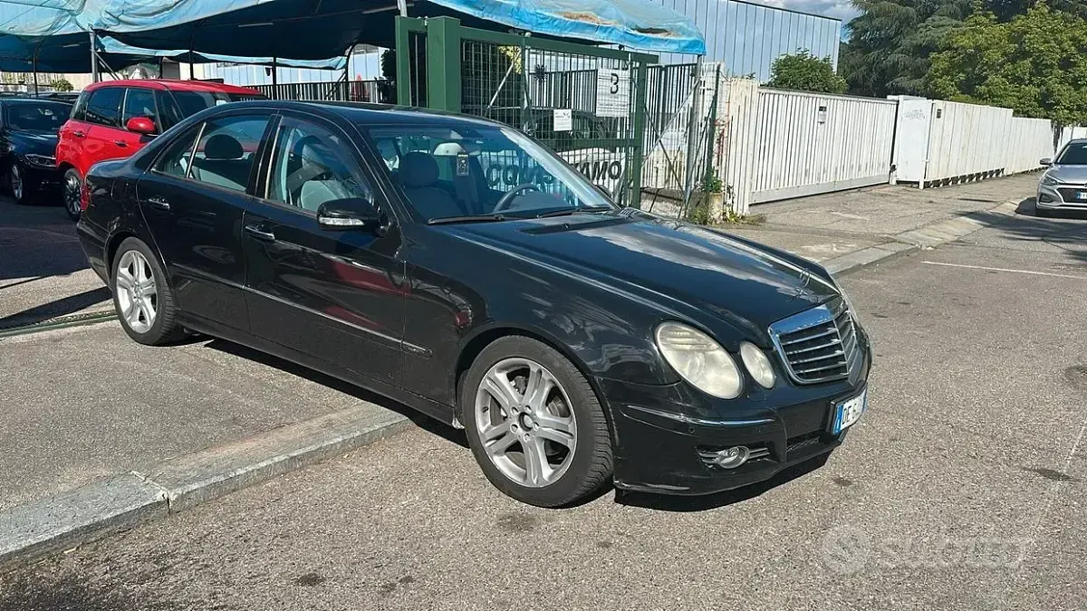 Usata Mercedes E320 Avantgarde 224 CV (164 kW) 2007 Nero Berlina