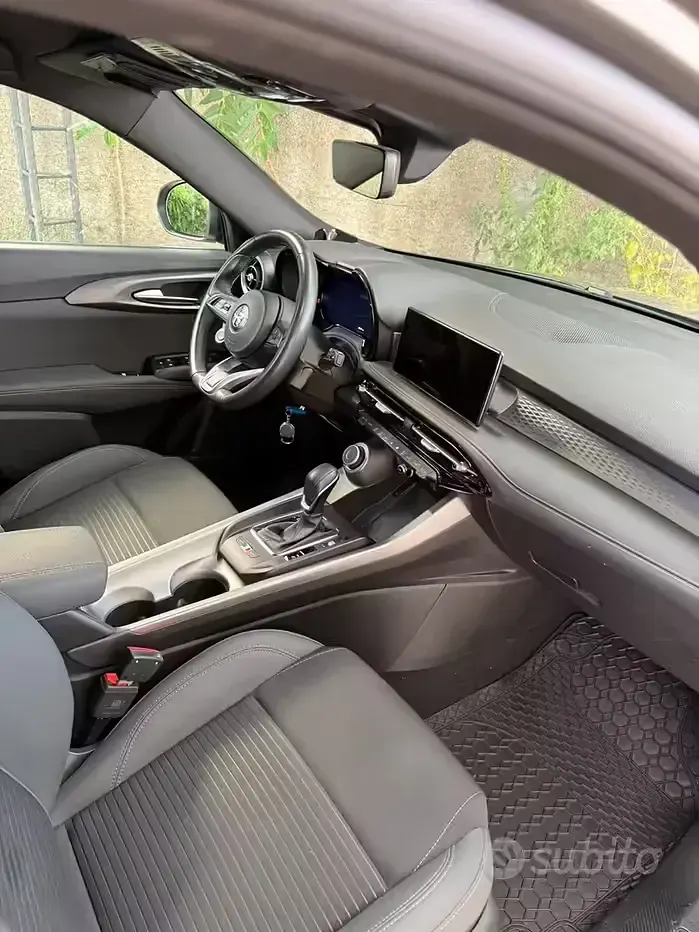 Usata Alfa Romeo Tonale 131 CV (96 kW) 2024 Grigio SUV