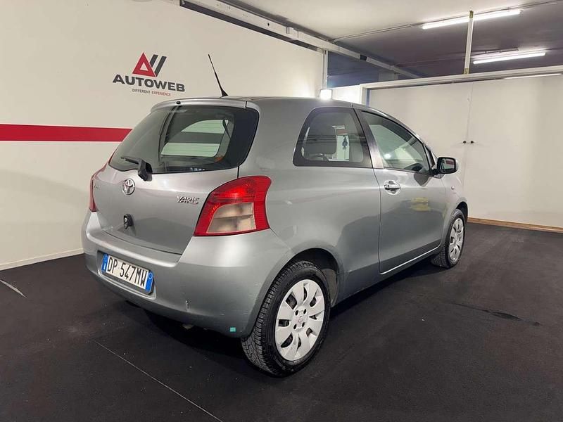 Usata Toyota Yaris 69 CV (50 kW) 2008 Grigio Utilitaria