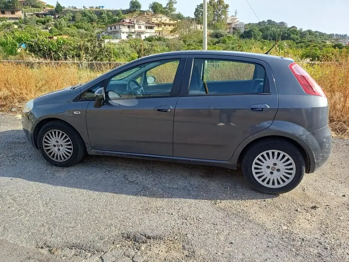 Usata Fiat Grande Punto 90 CV (66 kW) 2008 Grigio Utilitaria