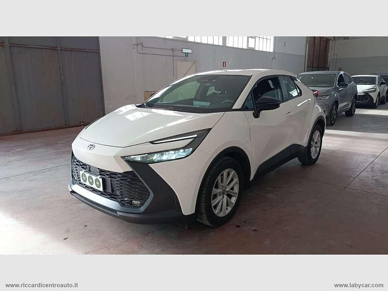 Bianco Usata 2024 Toyota C-HR Active SUV | 27.590 € (Cara) - Immagine 1/4