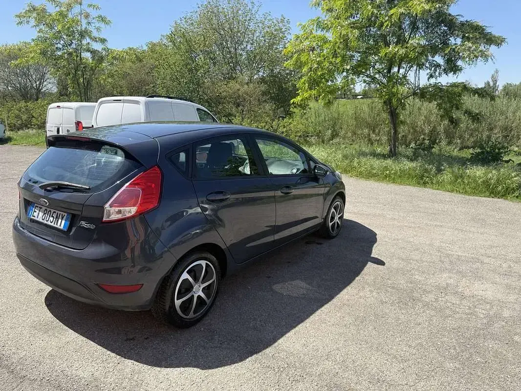 Usata Ford Fiesta Titanium 75 CV (55 kW) 2013 Berlina