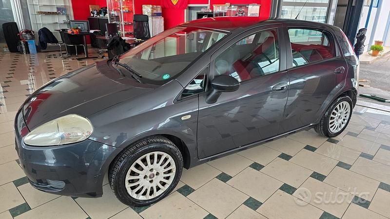 Usata Fiat Grande Punto Emotion 90 CV (66 kW) 2009 Grigio Utilitaria