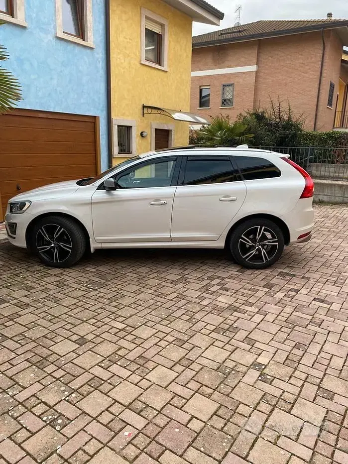 Usata Volvo XC60 R-Design 190 CV (139 kW) 2017 Bianco SUV