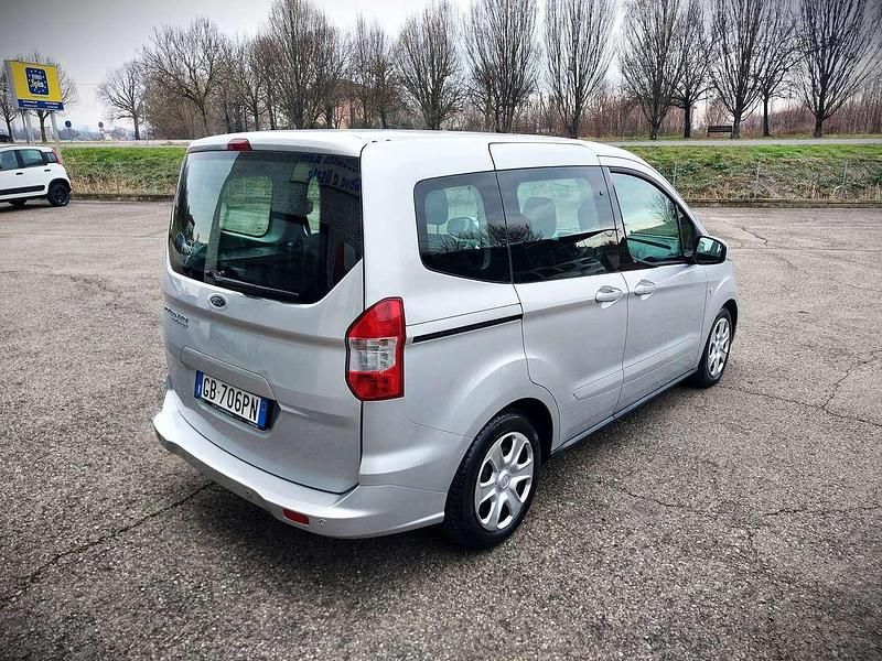 Usata Ford Tourneo Courier 101 CV (74 kW) 2020 Argento Monovolume