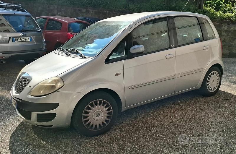 Usata Lancia Musa 95 CV (69 kW) 2006 Grigio Monovolume