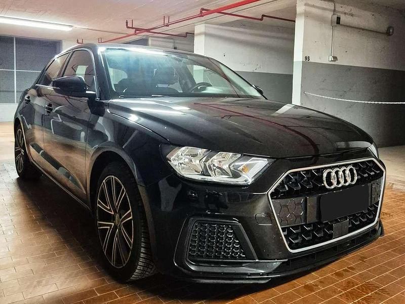 Nero Usata 2020 Audi A1 Sportback Ambiente Due volumi | 21.900 € (Buon prezzo) - Immagine 1/4