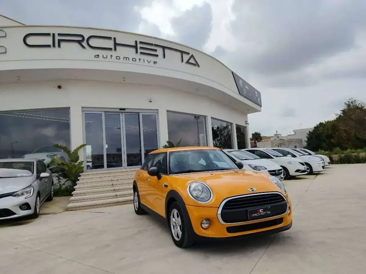 Usata Mini ONE 102 CV (75 kW) 2016 Arancione Utilitaria