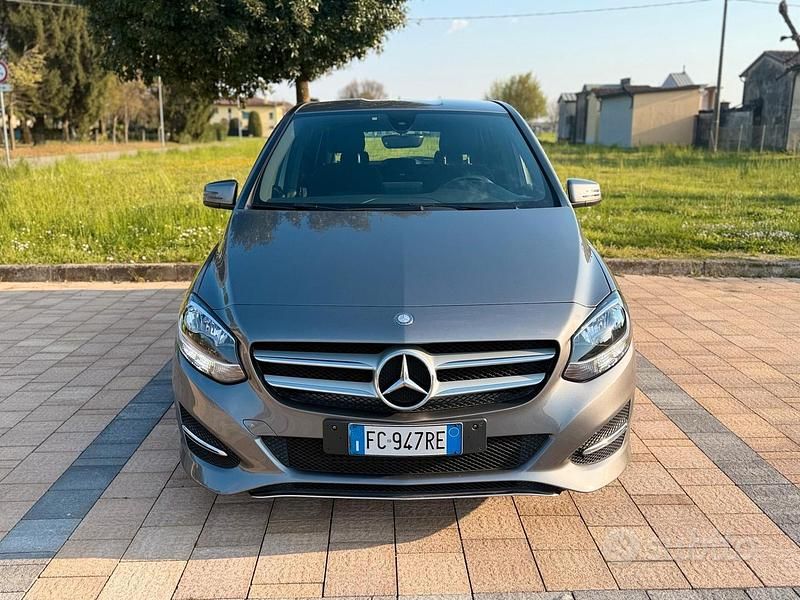 Usata Mercedes B180 108 CV (79 kW) 2016 Grigio Monovolume