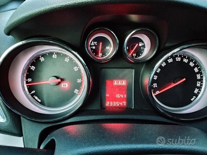 Usata Opel Mokka 140 CV (102 kW) 2014 Grigio SUV