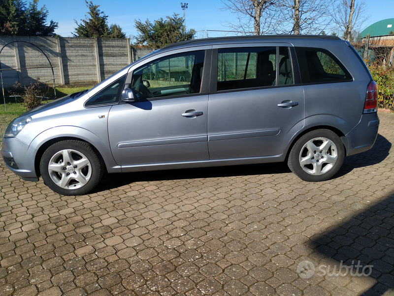 Usato 2007 Opel Zafira 1.8 Benzin 125 CV (10.000 €)