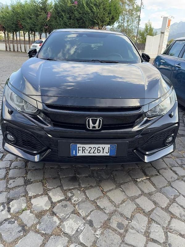 Usata 2018 Honda Civic Elegance Tre volumi | 12.900 € (Buon prezzo) - Immagine 1/4