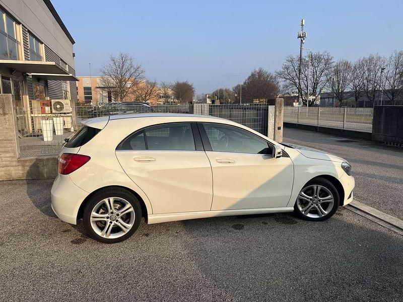 Usata Mercedes A200 Premium 136 CV (100 kW) 2015 Polar white met. Berlina