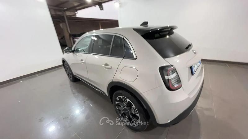 Usata Fiat 600 La Prima 136 CV (100 kW) 2025 Beige SUV