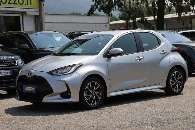 Usata Toyota Yaris Trend 92 CV (67 kW) 2023 Argento Utilitaria