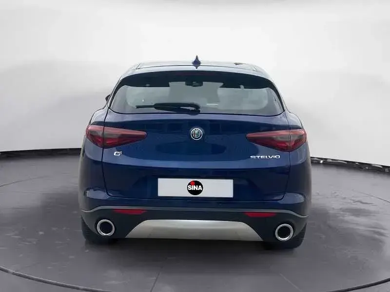 Usata Alfa Romeo Stelvio Executive 210 CV (154 kW) 2018 Blu SUV