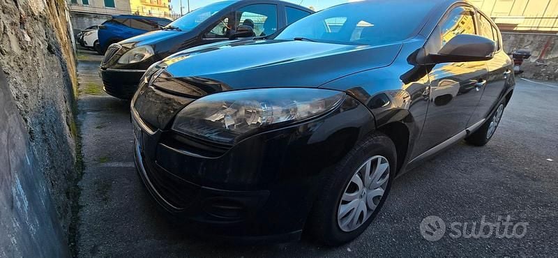 Nero Usata 2013 Renault Mégane Tre volumi | 4400 € (Buon prezzo) - Immagine 1/4