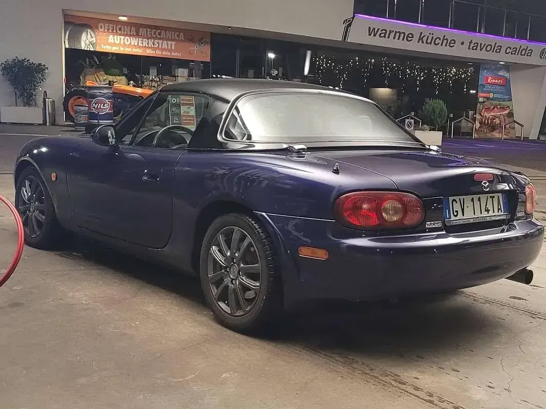 Usata Mazda MX5 110 CV (80 kW) 2003 Blu/azzurro Cabrio