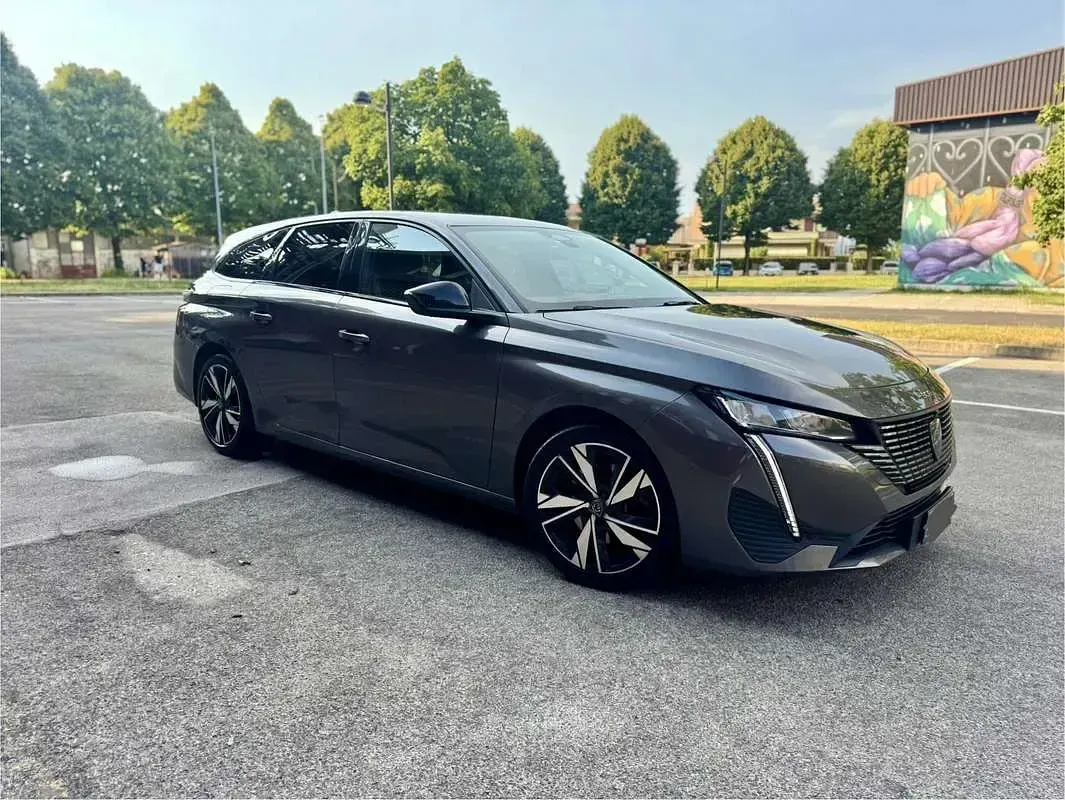 Usata Peugeot 308 SW Allure 131 CV (96 kW) 2022 Station wagon
