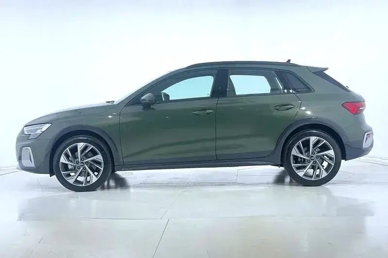 Nuova Audi A3 Ambiente 150 CV (110 kW) 2026 Verde Utilitaria