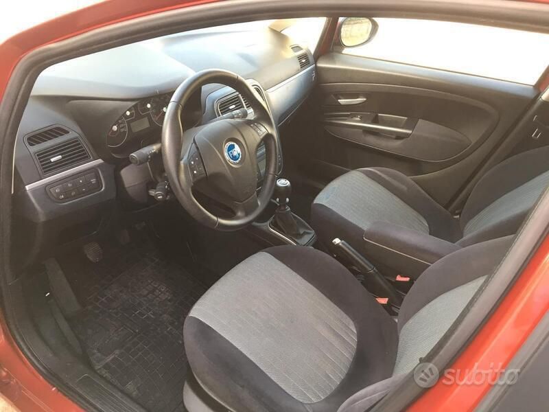Usata Fiat Grande Punto Emotion 90 CV (66 kW) 2007 Rosso Utilitaria