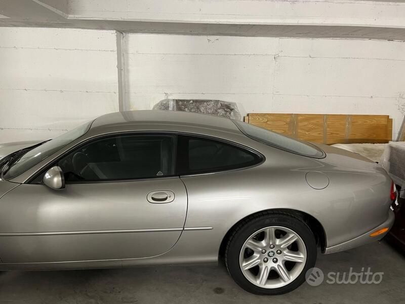 Usata Jaguar XK8 284 CV (208 kW) 1998 Grigio Coupé