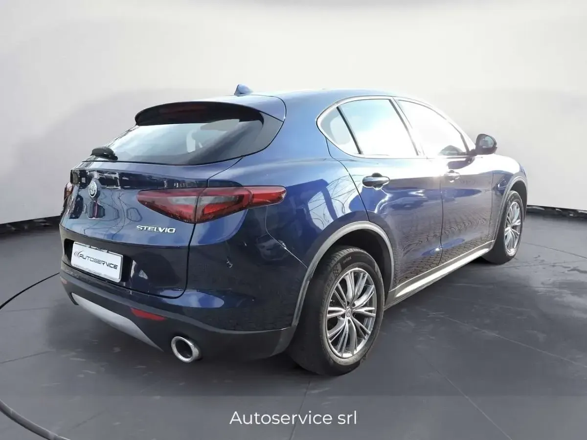 Begagnad Alfa Romeo Stelvio 209 HK (153 kW) 2018 Blå SUV