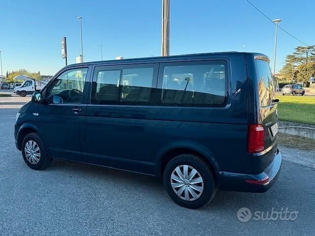 Usata VW Caravelle Comfortline 150 CV (110 kW) 2017 Blu Monovolume