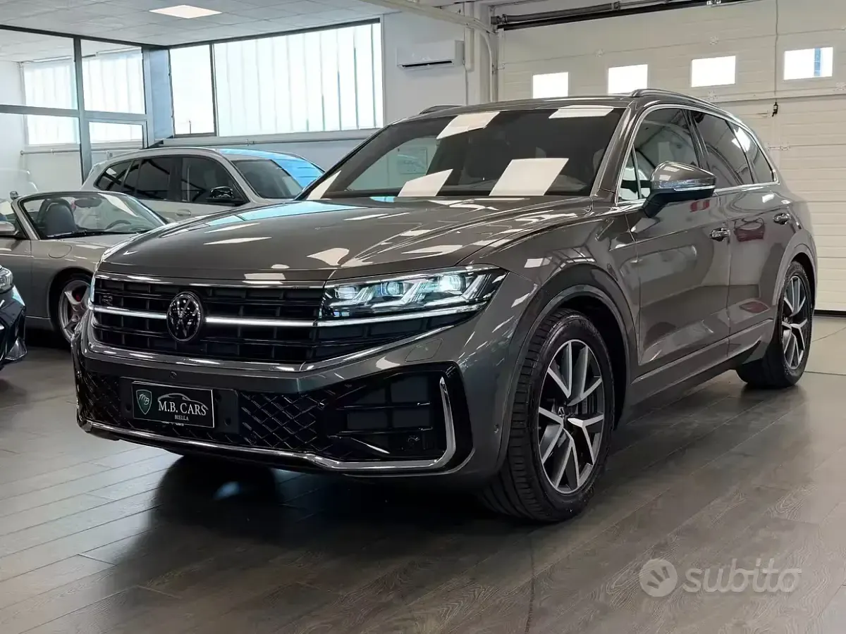 Usata VW Touareg R-line 286 CV (210 kW) 2024 Grigio SUV