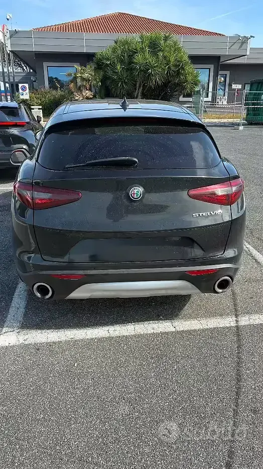 Usata Alfa Romeo Stelvio 160 CV (117 kW) 2019 Nero SUV