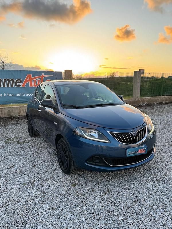 Usata Lancia Ypsilon Silver 69 CV (50 kW) 2022 Blu Utilitaria