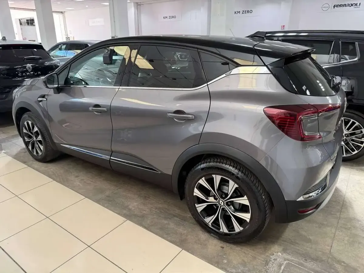 Usata Renault Captur Techno 91 CV (66 kW) 2024 Grigio SUV